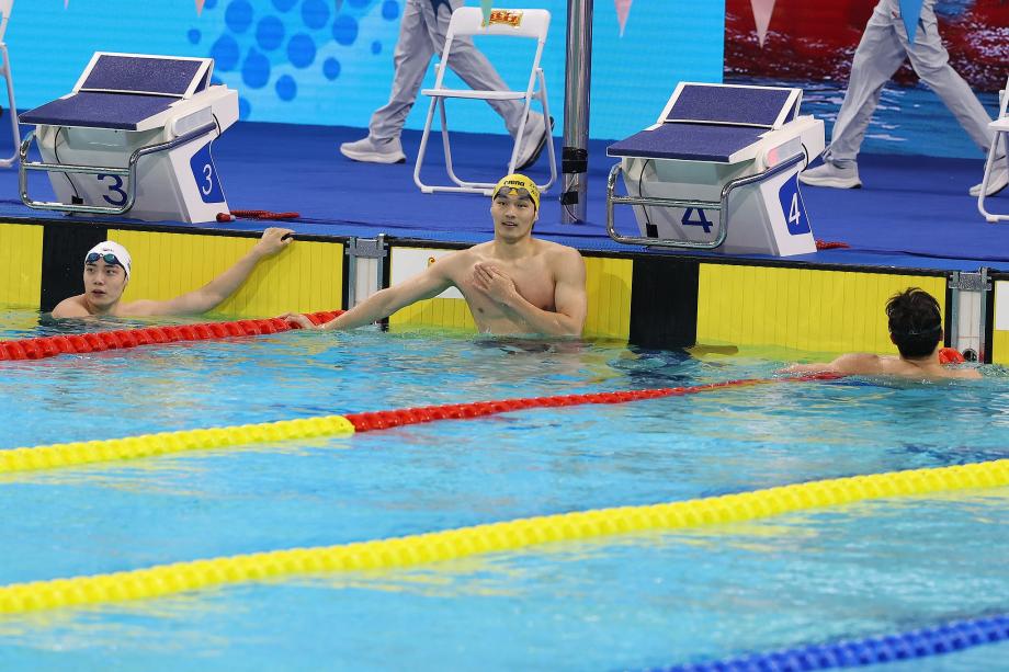 [图]男子50米仰泳 浙江选手徐嘉余获得冠军实盘配资网站