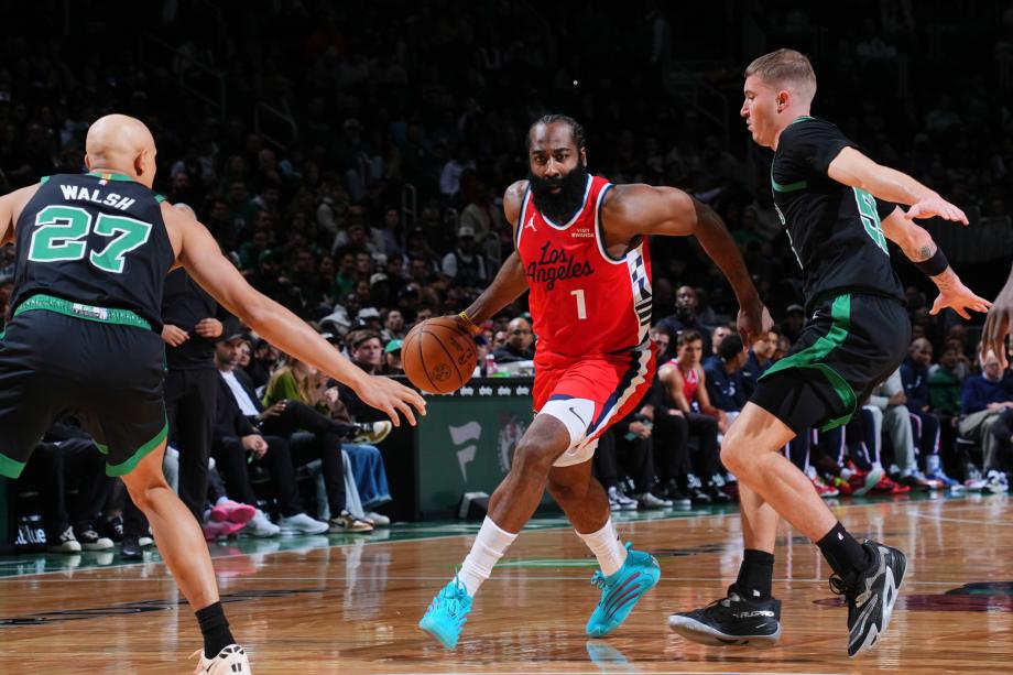 布朗33+12哈登空砍37+7+8 凯尔特人险胜快船