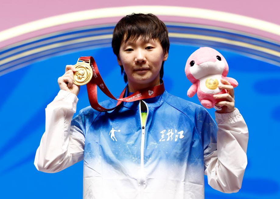 [图]王曼昱‮会运全‬女单‮ 冕卫‬孙颖‮救莎‬4赛点‮银摘‬