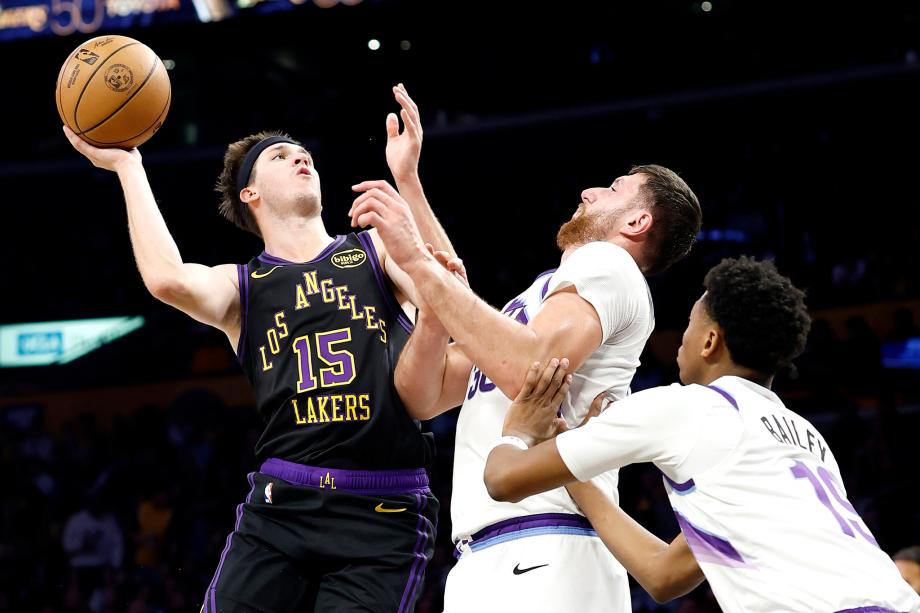 詹姆斯复出砍11+12东契奇37+10 湖人逆转爵士