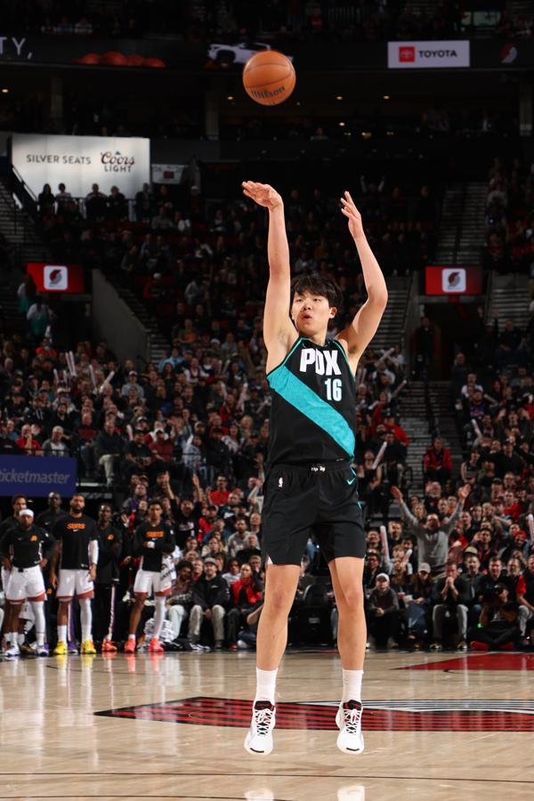 杨瀚森9分5板3助均创新高 开拓者不敌太阳