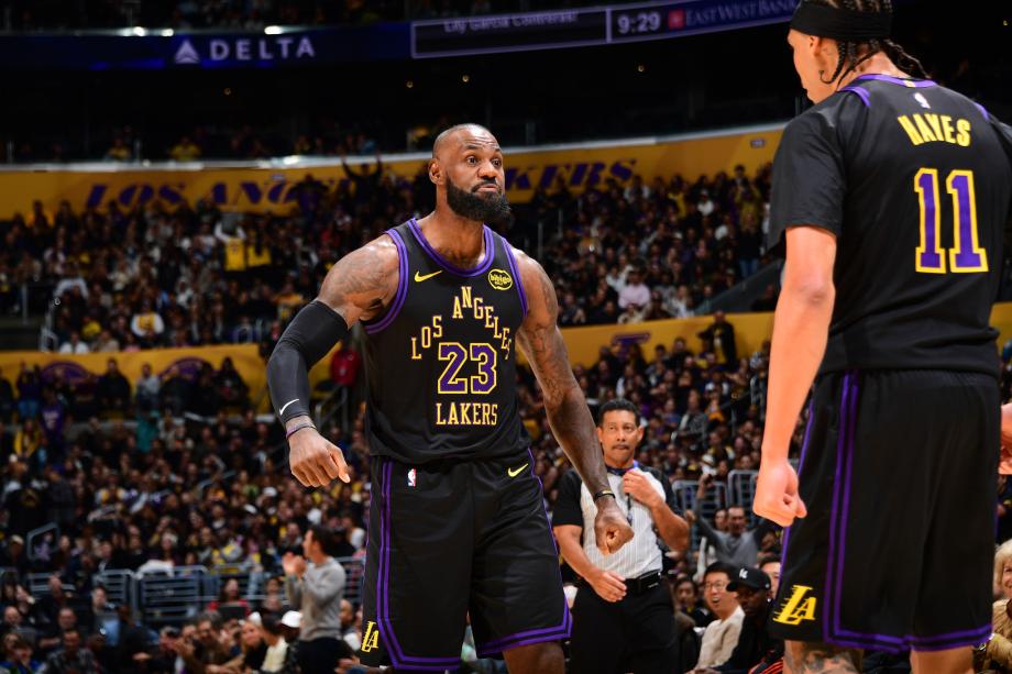 詹姆斯复出砍11+12东契奇37+10 湖人逆转爵士