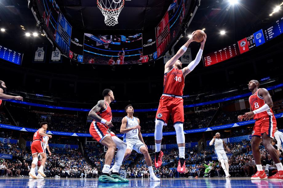 萨格斯23+7哈登31+8 魔术送快船3连败