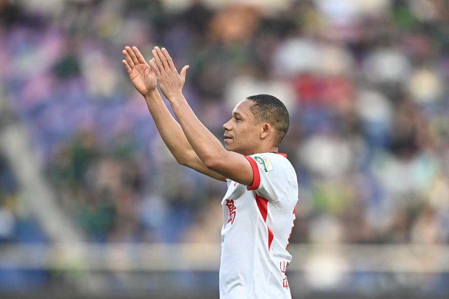 席尔瓦梅开二度 青岛海牛客场战平成功保级