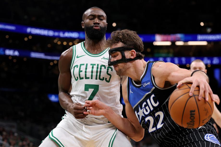 布朗35+8 凯尔特人终结魔术三连胜