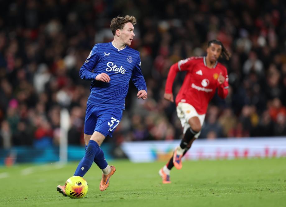 盖耶掌掴队友直红霍尔破门 曼联0-1埃弗顿