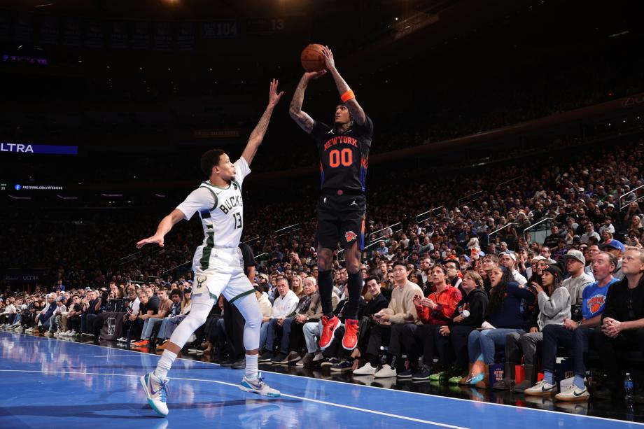 布伦森37分字母哥复出空砍30+15 尼克斯击败雄鹿