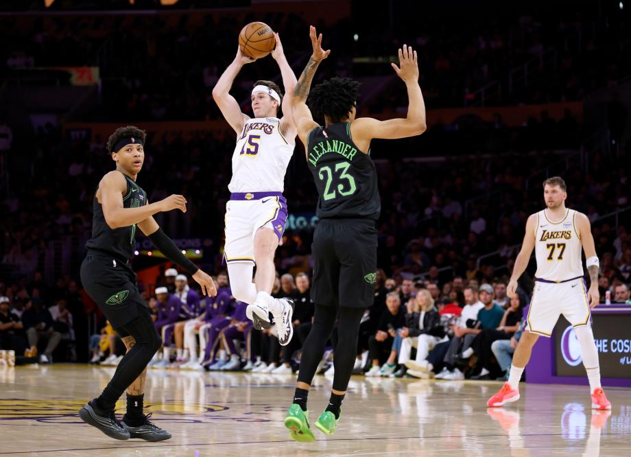 东契奇34+12+7里夫斯33分 湖人轻取鹈鹕七连胜