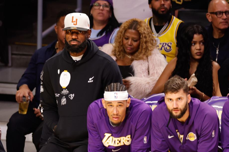 东契奇34+12+7里夫斯33分 湖人轻取鹈鹕七连胜