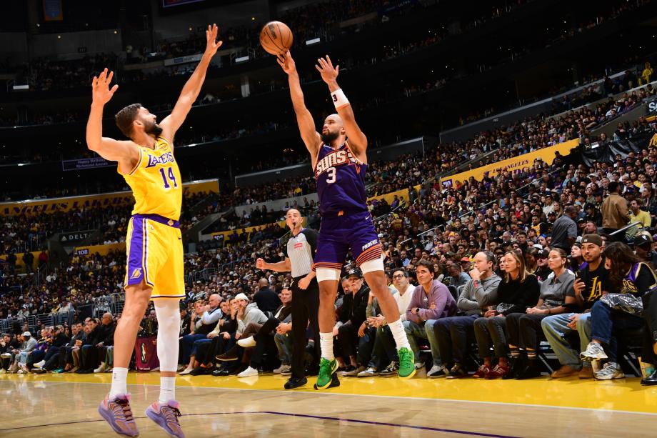 东契奇38+11詹姆斯10分 湖人负太阳7连胜被终结