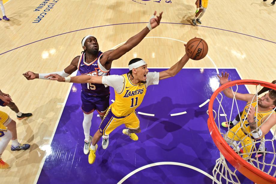 东契奇38+11詹姆斯10分 湖人负太阳7连胜被终结