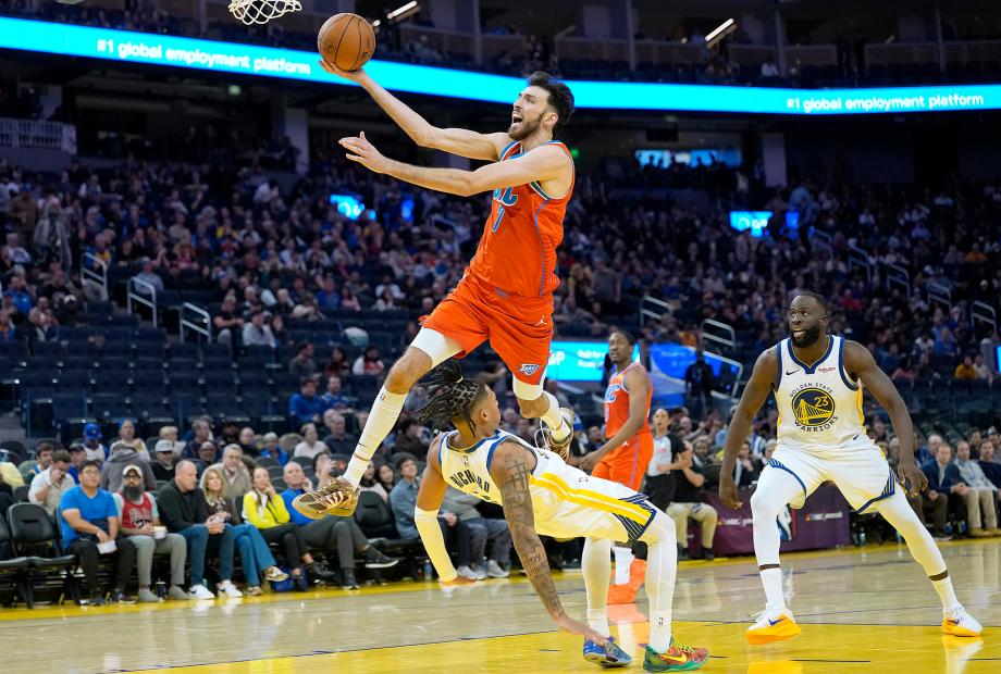 亚历山大38分 雷霆拒逆转击败勇士豪取13连胜