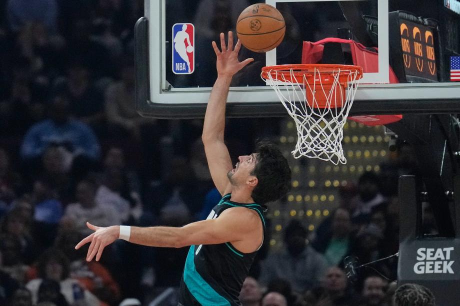 杨瀚森2分1板1助1帽 开拓者胜骑士终结3连败