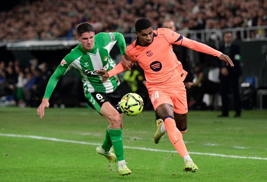 费兰戴帽巴萨三人失单刀 巴萨5-3贝蒂斯迎6连胜