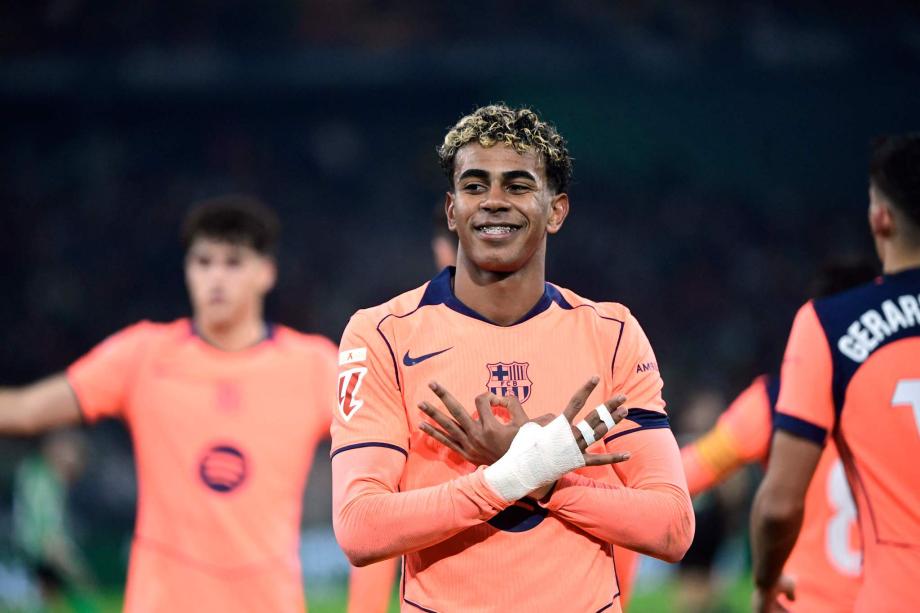 费兰戴帽巴萨三人失单刀 巴萨5-3贝蒂斯迎6连胜