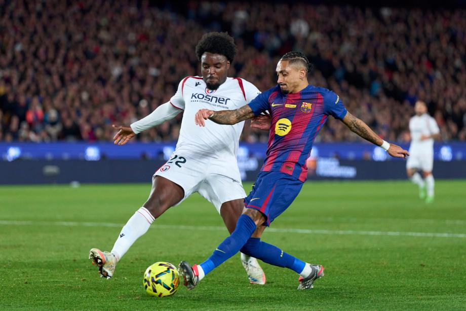 拉菲尼亚梅开二度 巴萨主场2-0完胜奥萨苏纳