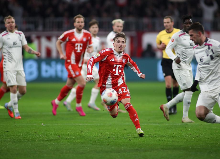 德甲-卡尔连场破门凯恩点射 拜仁2-2战平美因茨