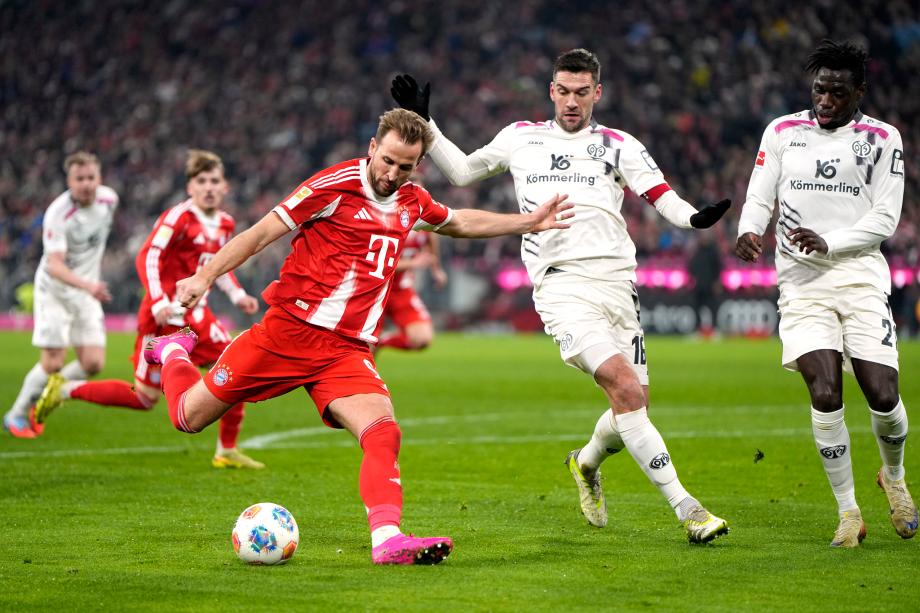 德甲-卡尔连场破门凯恩点射 拜仁2-2战平美因茨