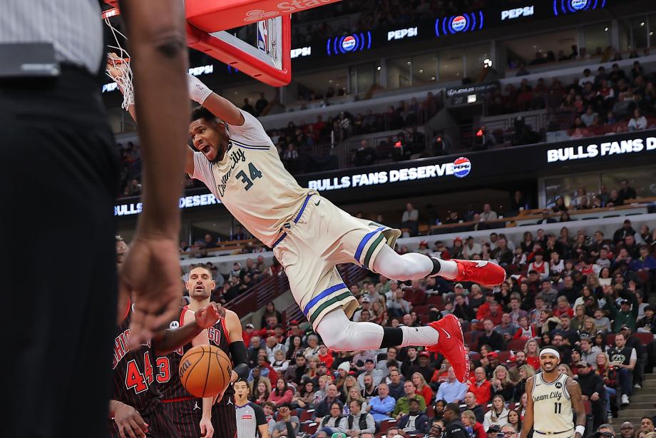 [图]字母哥复出29+8罗林斯20分 雄鹿客场险胜公牛体育集锦