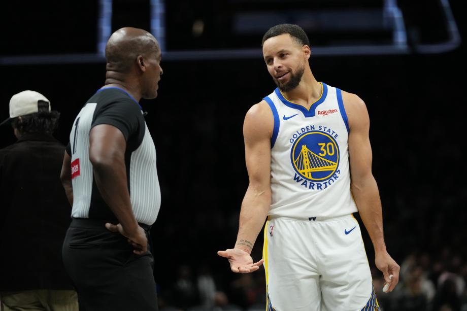 库里27分5助 勇士六人上双胜篮网