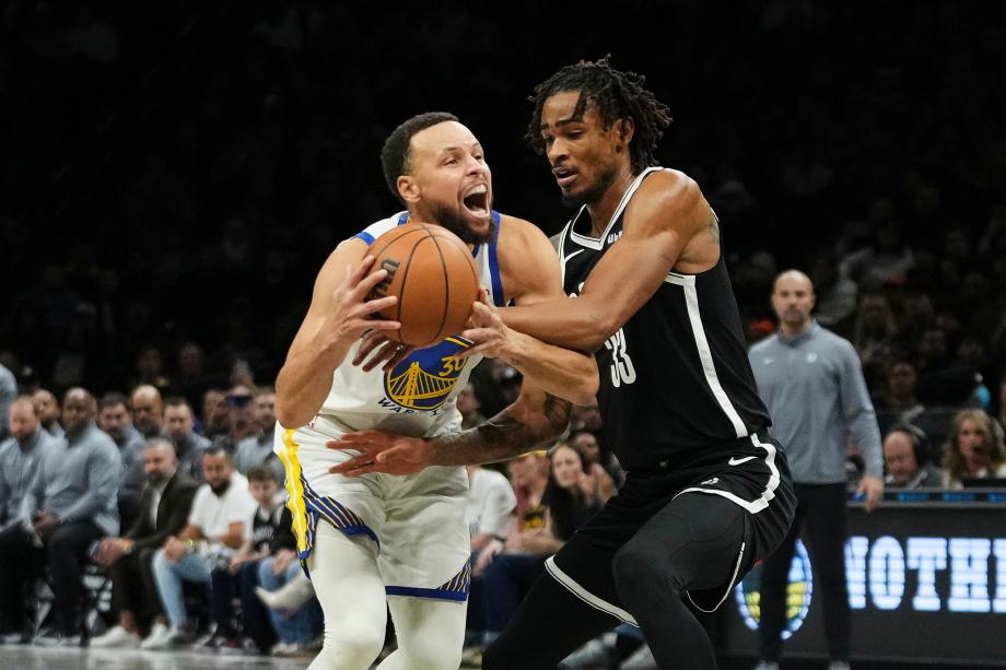 库里27分5助 勇士六人上双胜篮网