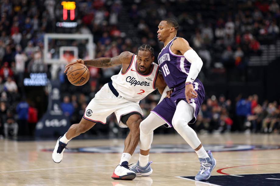 NBA：莱昂纳德哈登合砍54分 快船41分大胜国王