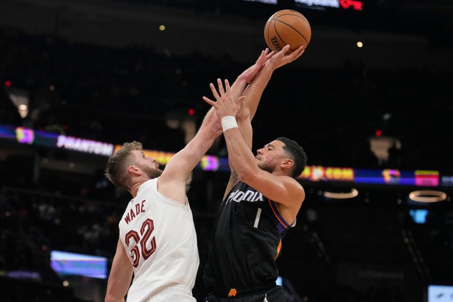 米切尔34分布克32分 骑士6人上双终结太阳4连胜