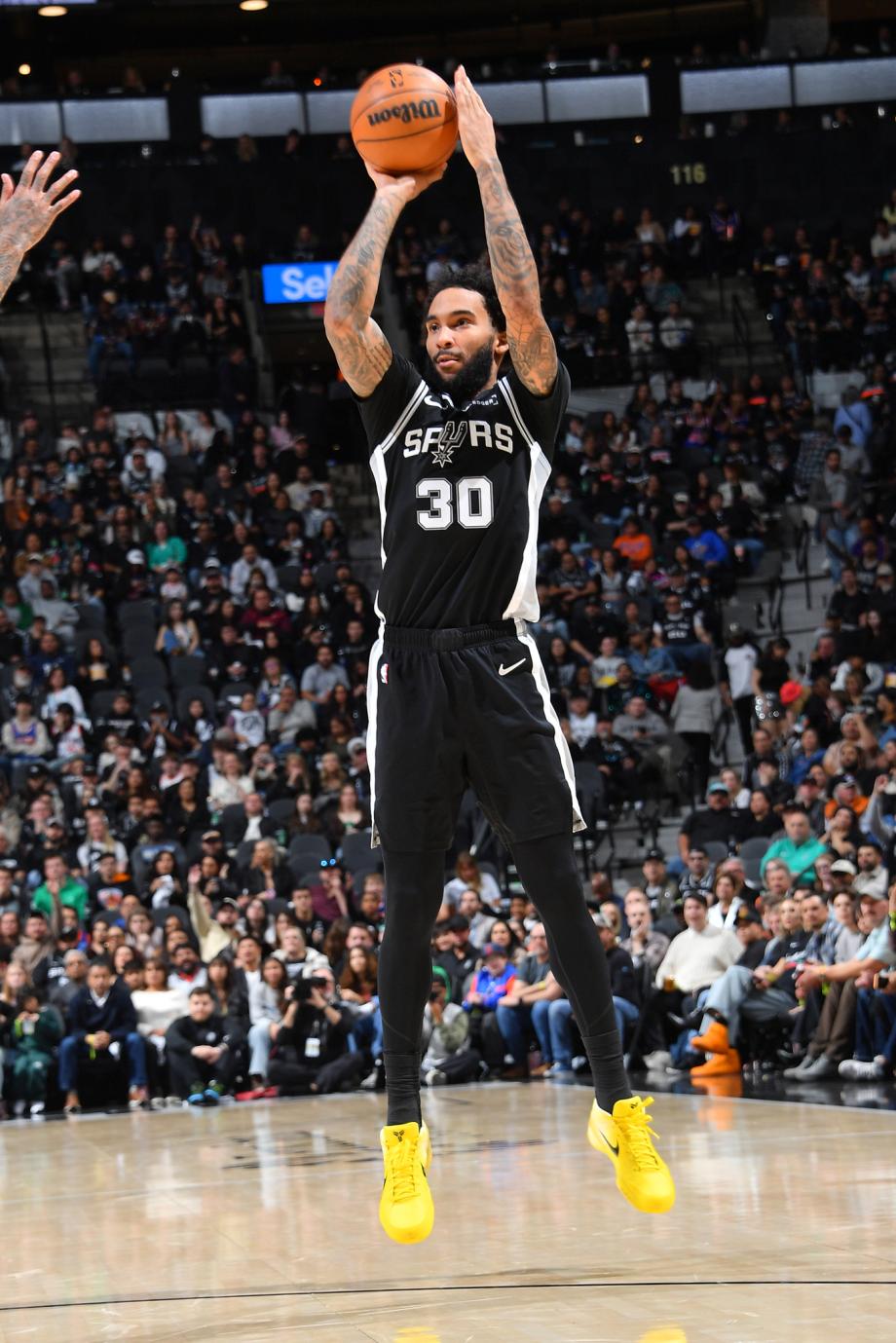 文班亚马31+13尚帕尼11记三分 马刺险胜尼克斯