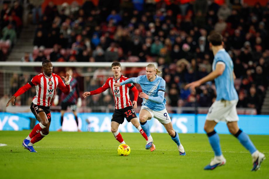 英超-桑德兰0-0战平曼城 B席进球无效格瓦中柱