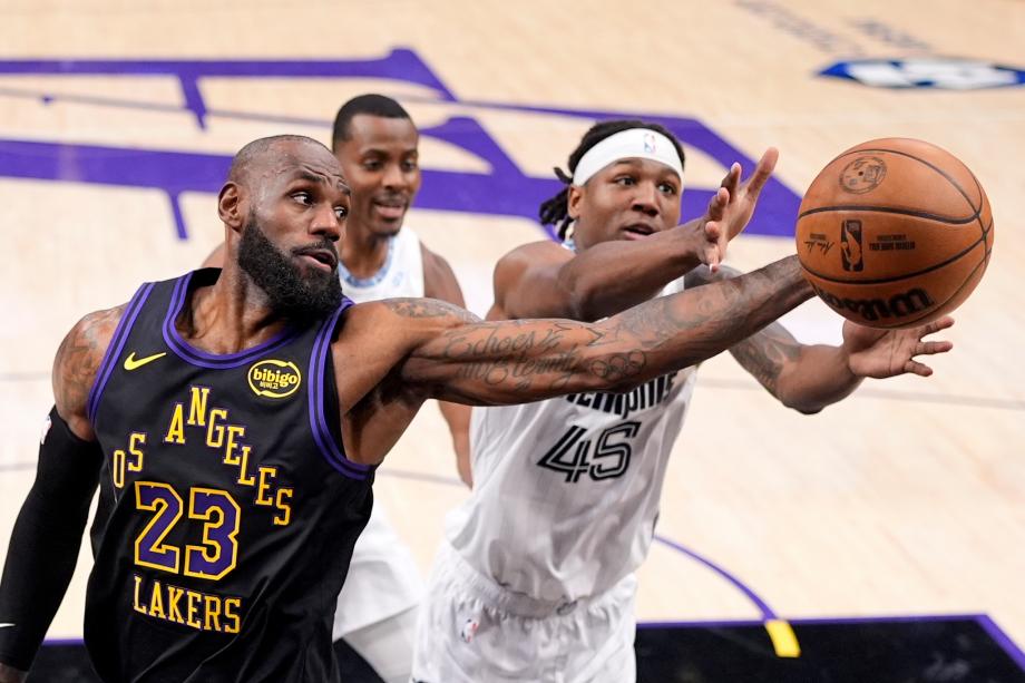 詹姆斯31+9+6东契奇34+6+8 湖人主场力擒灰熊