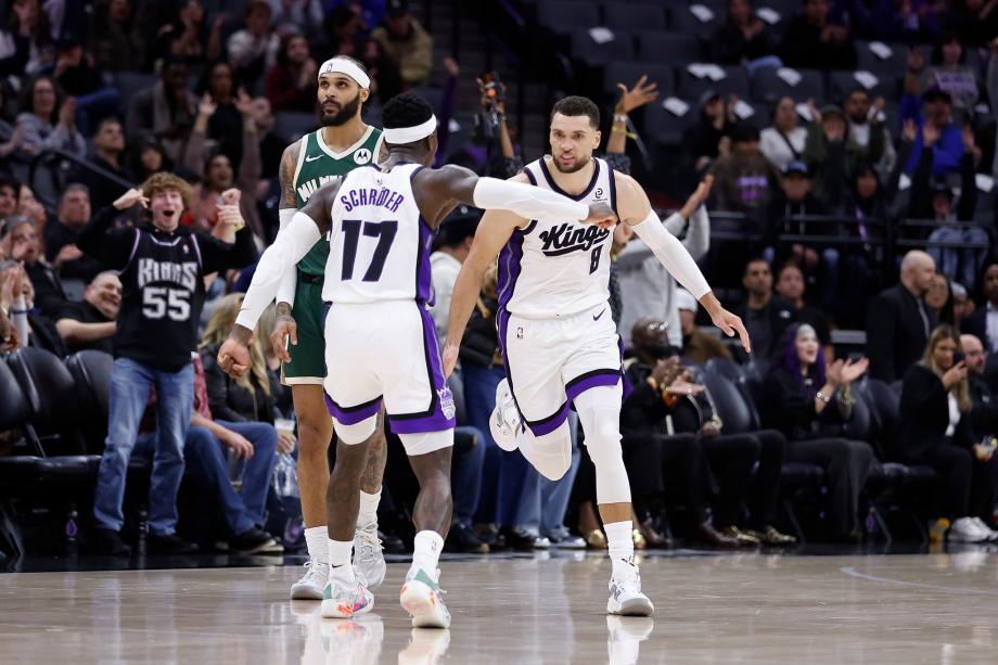 字母哥37+11拉文复出20分 雄鹿客场大胜国王