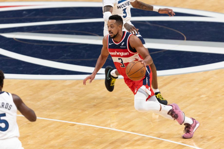 爱德华兹35分三分球创纪录 森林狼客场轻取奇才