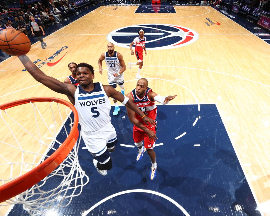 爱德华兹35分三分球创纪录 森林狼客场轻取奇才