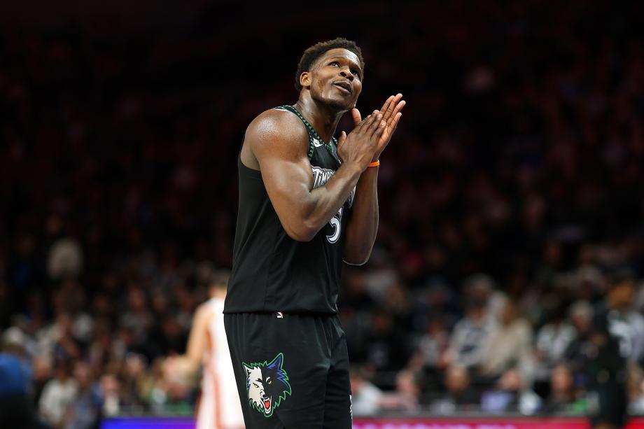 爱德华兹26+5鲍威尔21分 森林狼扑灭热火迎三连胜