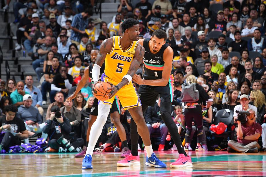 东契奇空砍38+10+10文班亚马16+14 湖人不敌马刺