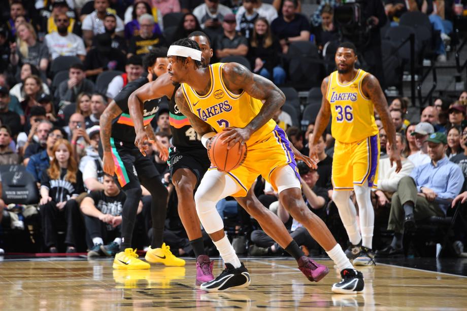 东契奇空砍38+10+10文班亚马16+14 湖人不敌马刺