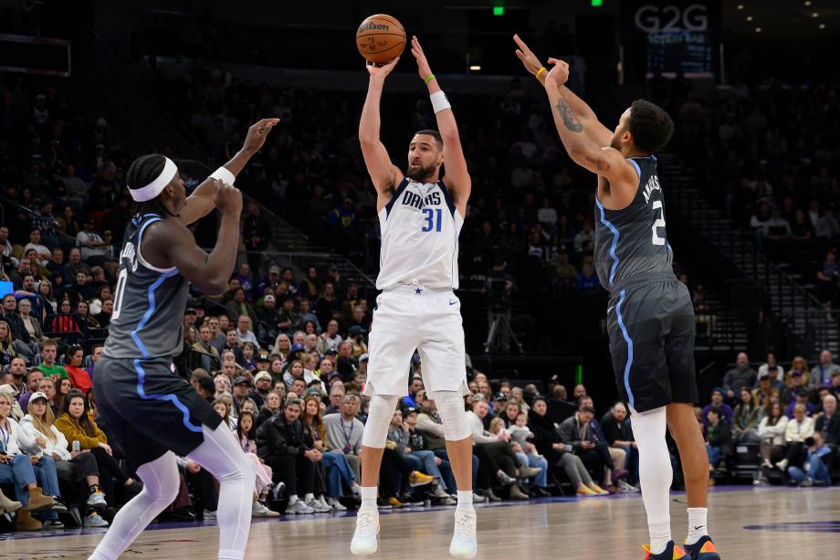 马尔卡宁33+7弗拉格26+10 爵士险胜独行侠