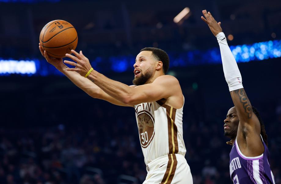 国王103-137勇士 库里27分10助巴特勒15分