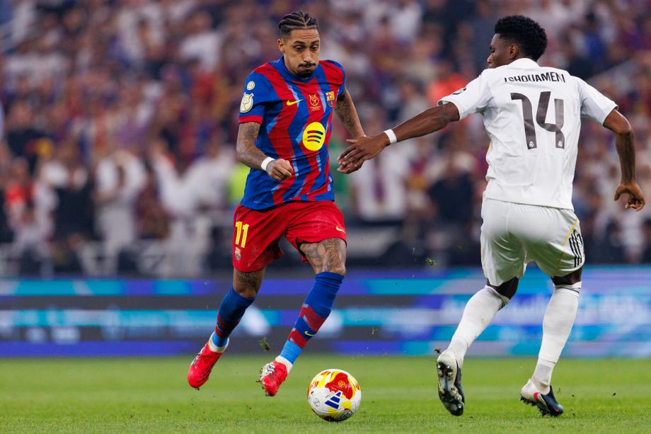 西超杯-拉菲尼亚双响维尼修斯一条龙 巴萨卫冕