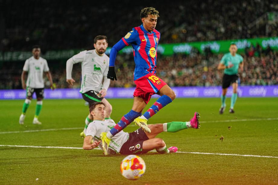 国王杯-费兰、亚马尔建功 巴萨2-0晋级八强