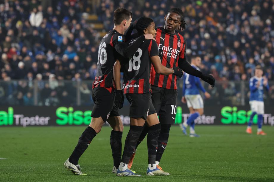 意甲-拉比奥特双响+造点 米兰3-1科莫 19轮不败