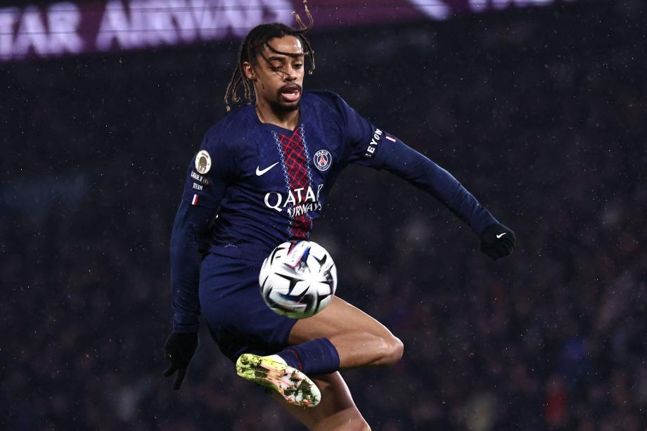 法甲-登贝莱双响 巴黎3-0里尔先赛暂时登顶