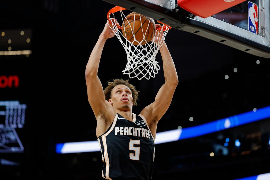 字母哥21+17沃克空砍32分 雄鹿险胜老鹰