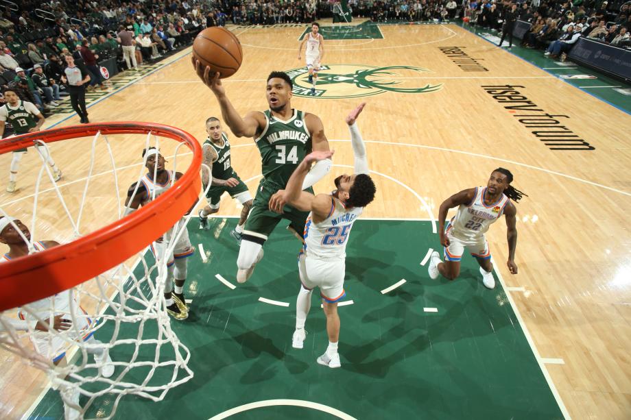 亚历山大40分11助攻字母哥19分 雷霆轻取雄鹿