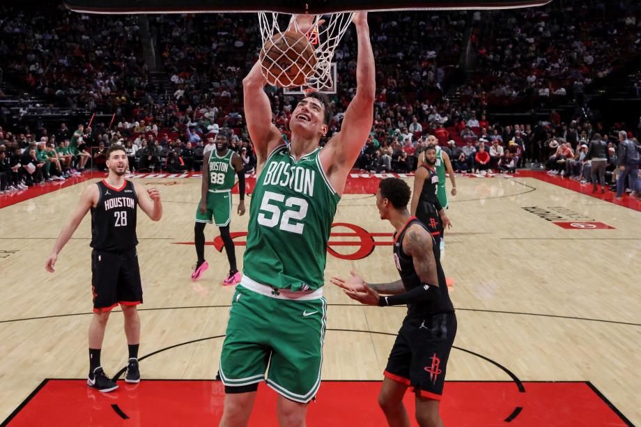 NBA-六人得分上双 凯尔特人轻松战胜火箭