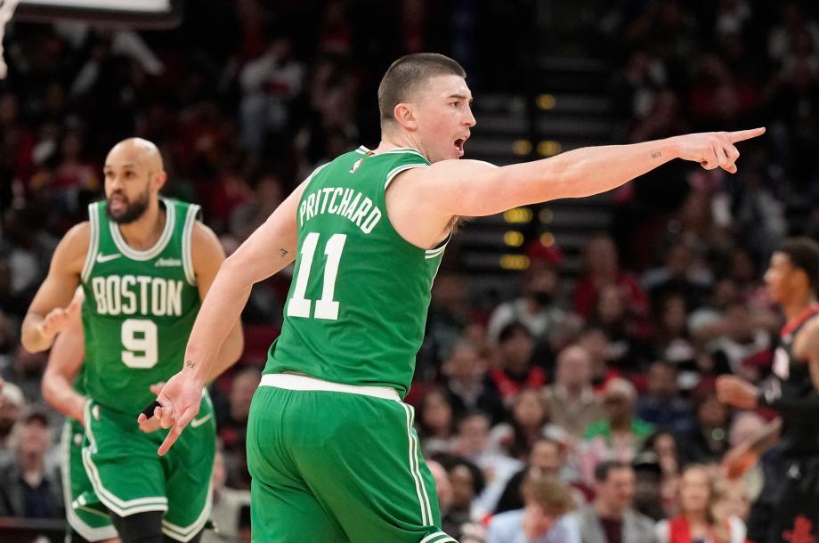 NBA-六人得分上双 凯尔特人轻松战胜火箭