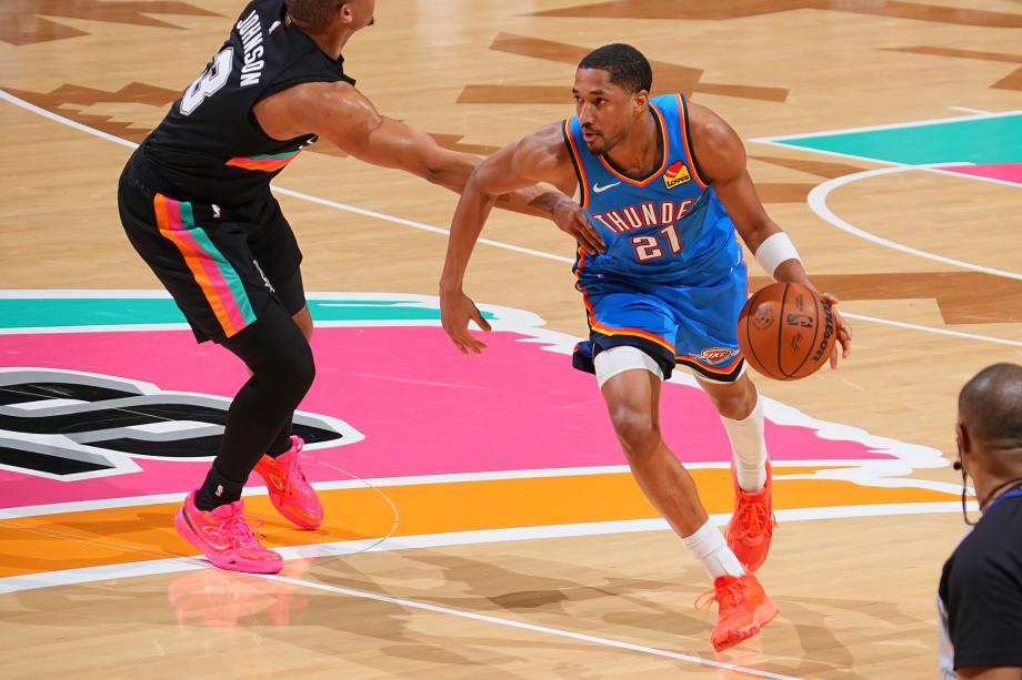 NBA-文班亚马两双凯尔登25分 马刺击败雷霆