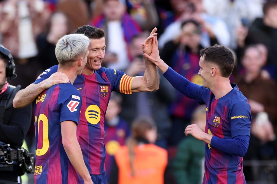 西甲-莱万破门亚马尔世界波 巴萨完胜马略卡