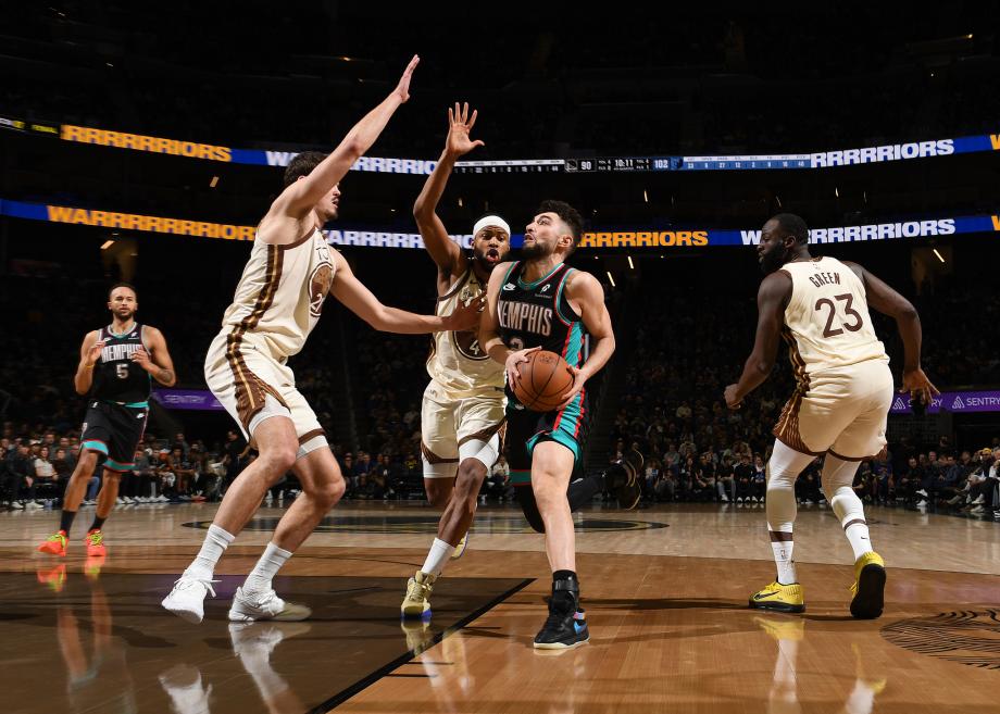 斯宾塞准绝杀霍福德16+9 勇士主场17分逆转灰熊