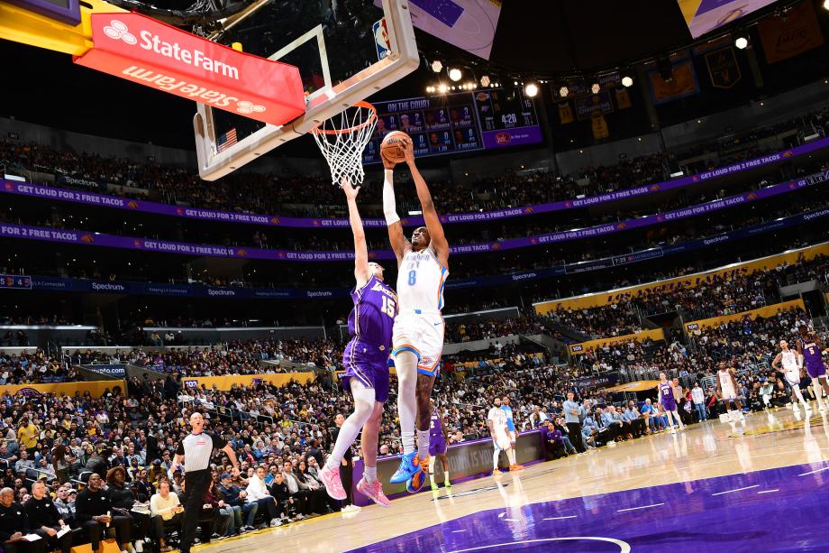 詹姆斯空砍22+6+10杰威23分 湖人主场憾负雷霆